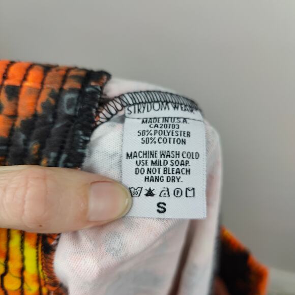 California Crazee Wear Style 510P Flames Shorts‎ Size Small Orange Black 90s NWT - Picture 2 of 4